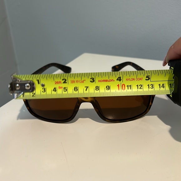 Tortoise Print Sunglasses - Picture 6 of 8